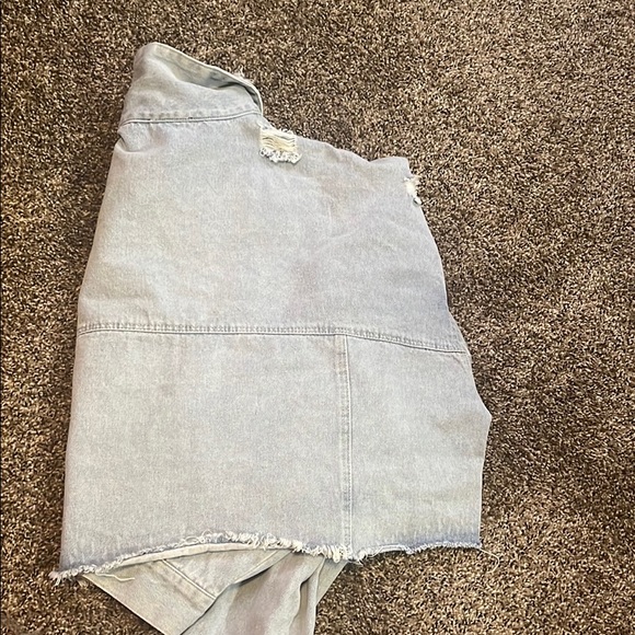 Cropped Jean Jacket-NWT - Picture 3 of 3